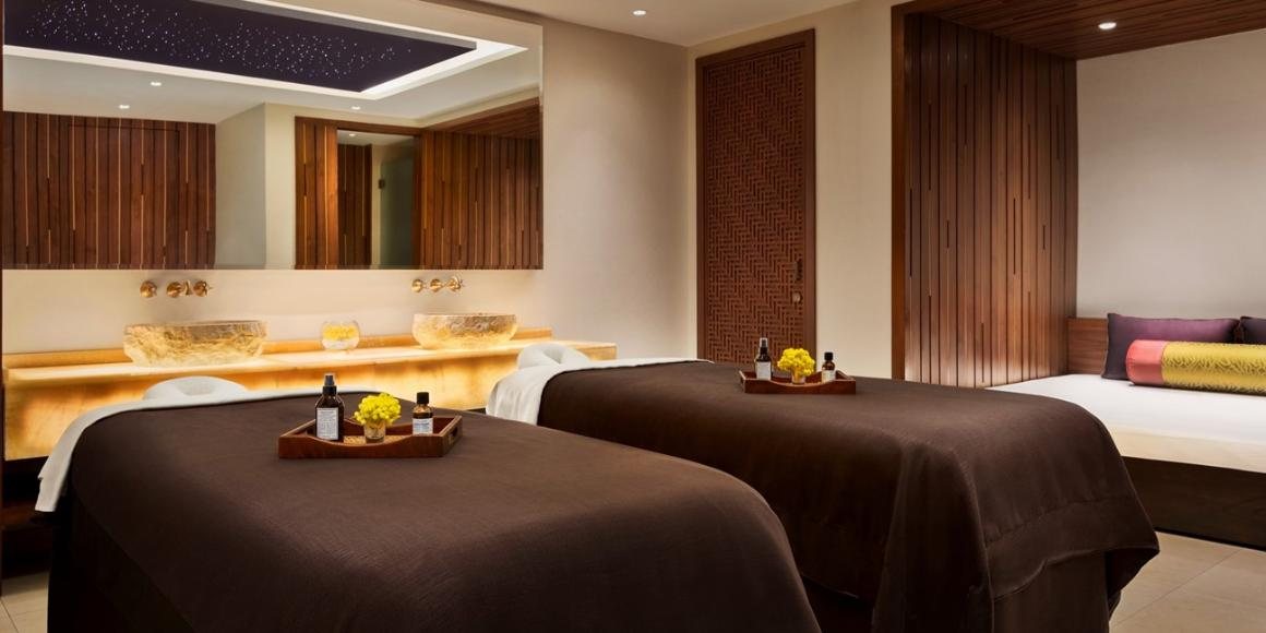 Couple's treatment room — twin beds & fibre-optic ceiling