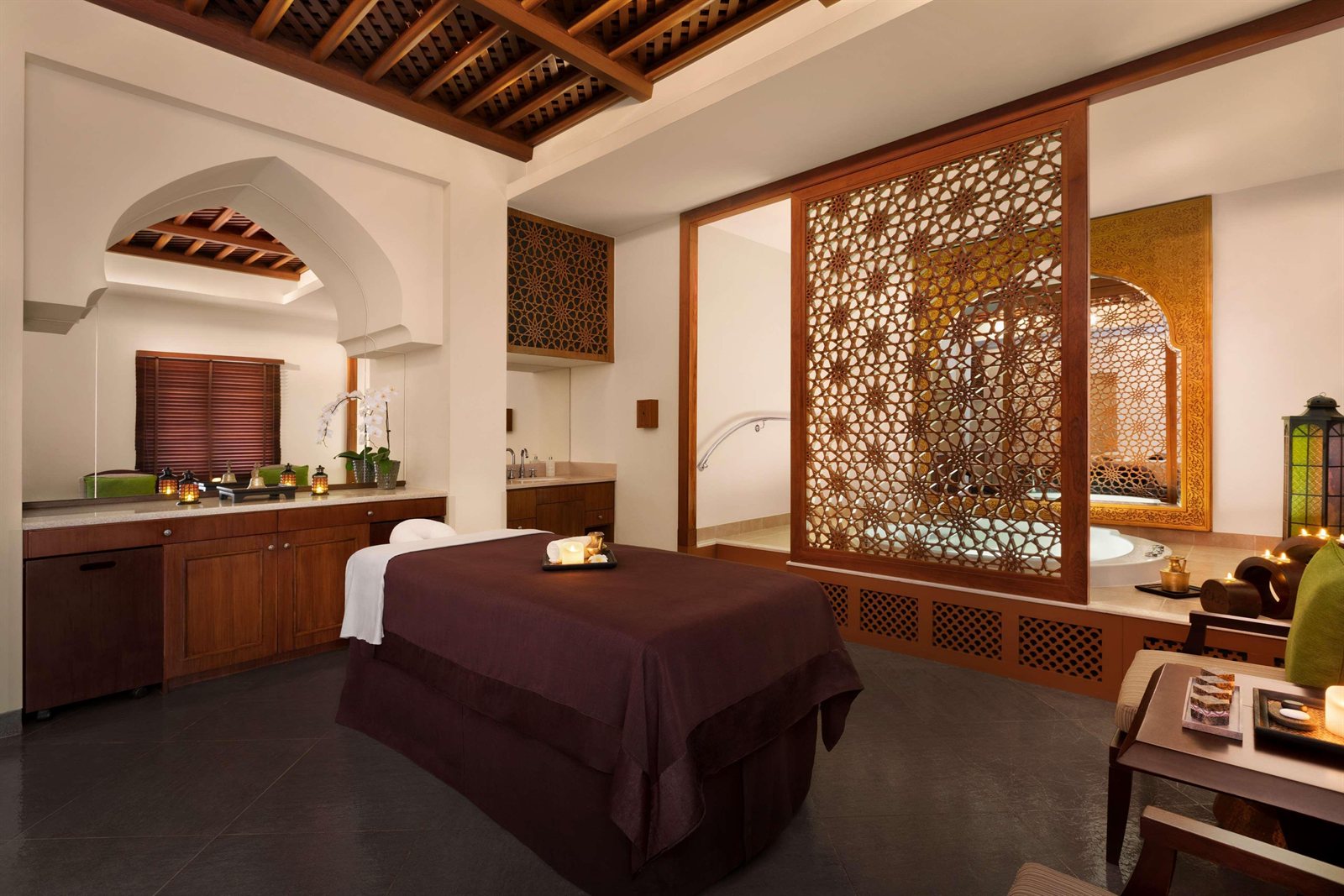 Treatment suite — carved mashrabiya screen & private jacuzzi